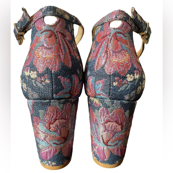 Jessica Simpson Blue Tapestry Heels Size 8.5M - Picture 2 of 9